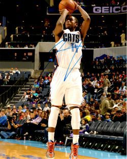 Autographed MICHAEL KIDD-GILCHRIST 8X10 Charlotte Bobcats Photo