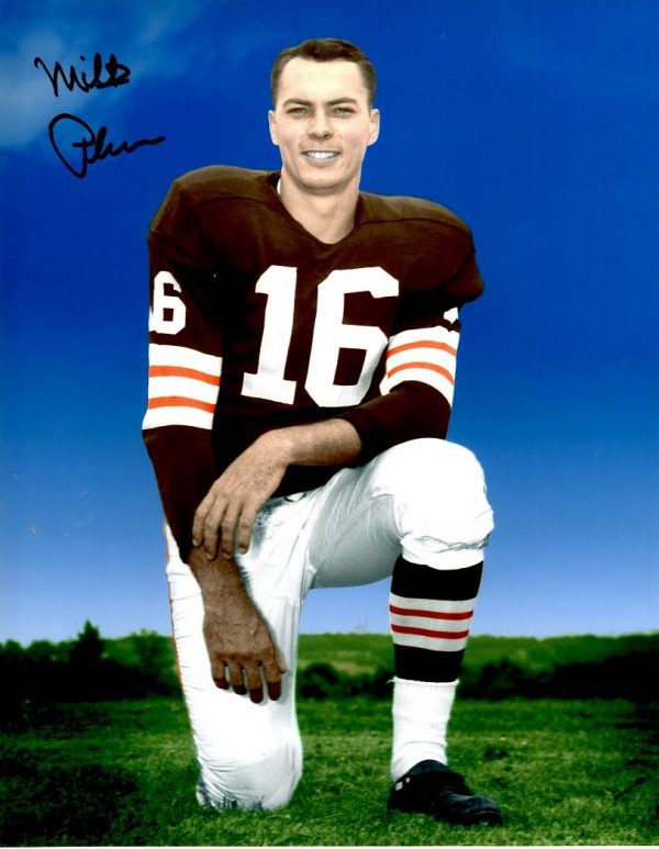 Autographed MILT PLUM 8X10 Cleveland Browns Photo