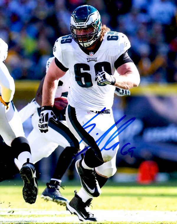 Autographed EVAN MATHIS 8X10 Philadelphia Eagles Photo