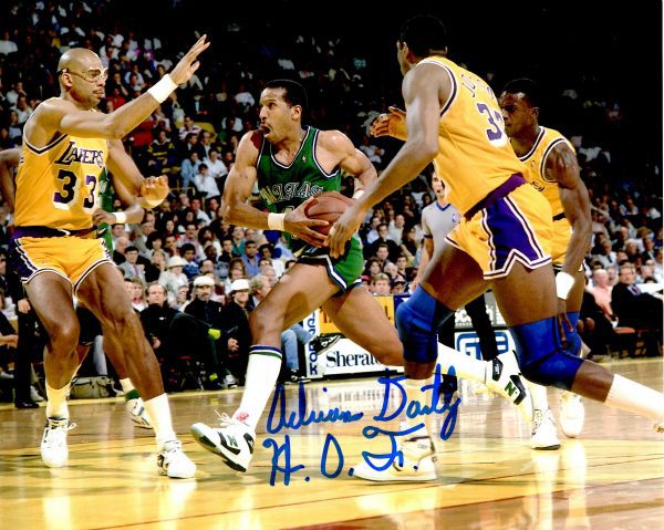 Autographed ADRIAN DANTLEY 8X10 Dallas Mavericks photo