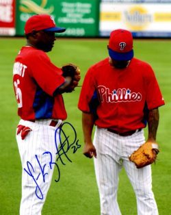 AUTOGRAPHED YUNIESKY BETANCOURT 8X10 Philadelphia Phillies Photo