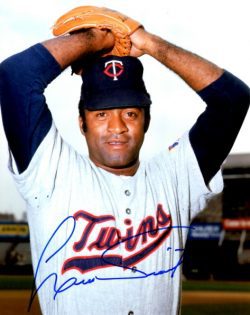 AUTOGRAPHED LUIS TIANT 8X10 Minnesota Twins photo