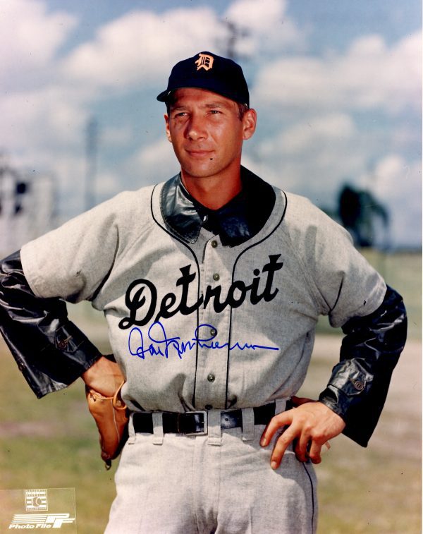 Autographed HAL NEWHOUSER 8X10 Detroit Tigers  Photo