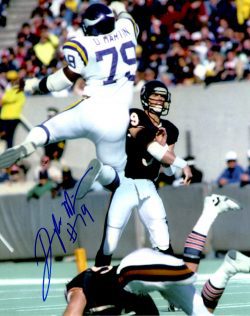 Autographed  DOUG MARTIN 8X10 photo - Minnesota Vikings