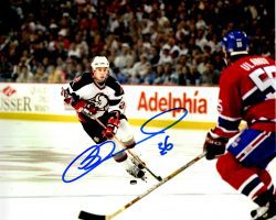Autographed  MATTHEW BARNABY 8X10 Buffalo Sabres Photo