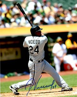 AUTOGRAPHED DAYAN VICIEDO 8X10 photo  Chicago White Sox