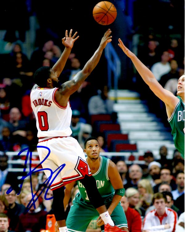 Autographed AARON BROOKS 8x10 Chicago Bulls Photo