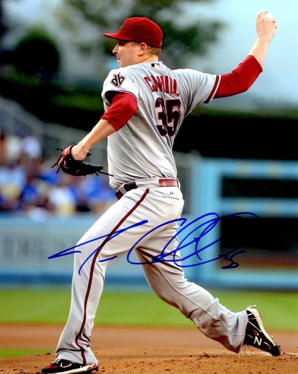 Autographed TREVOR CAHILL 8X10 Arizona Diamondbacks Photo