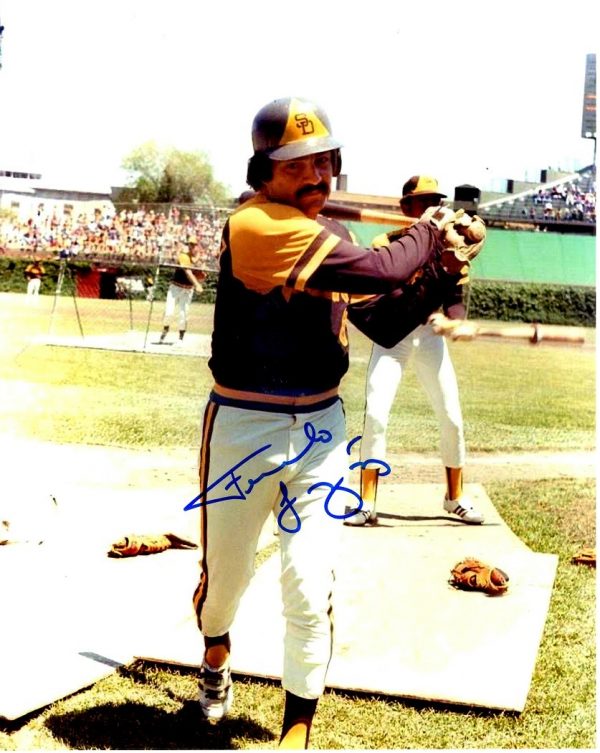 AUTOGRAPHED FERNANDO GONZALEZ 8X10 San Diego Padres photo
