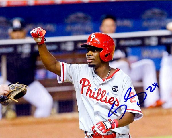 AUTOGRAPHED DARNELL SWEENEY 8X10 Philadelphia Phillies Photo