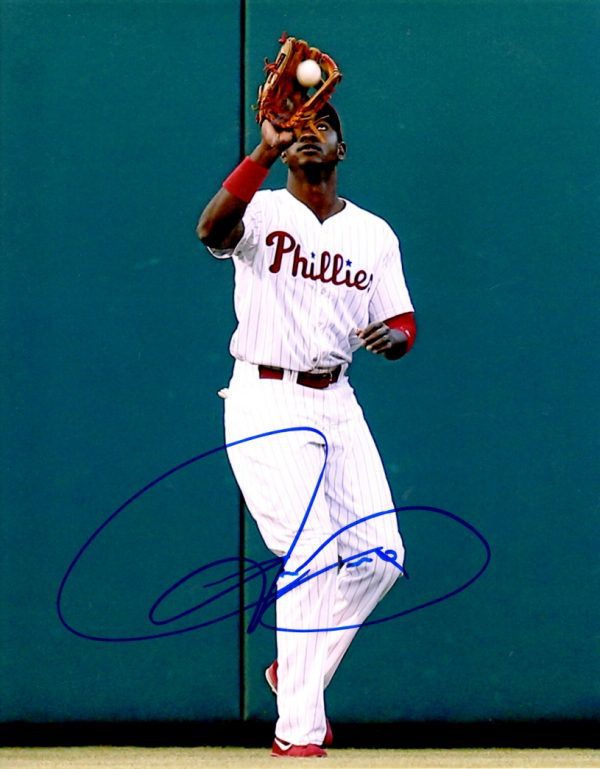 AUTOGRAPHED DOMONIC BROWN 8X10 Philadelphia Phillies Photo