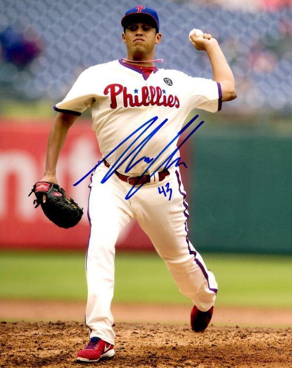 AUTOGRAPHED MARIO HOLLANDS 8X10 Philadelphia Phillies Photo