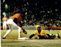 Autographed OMAR MORENO 8X10 Pittsburgh Pirates Photo