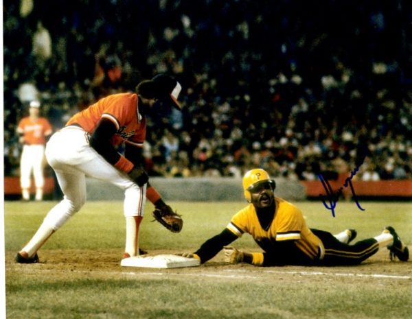 Autographed OMAR MORENO 8X10 Pittsburgh Pirates Photo