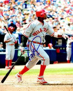 AUTOGRAPHED RYAN HOWARD 8X10 Philadelphia Phillies Photo