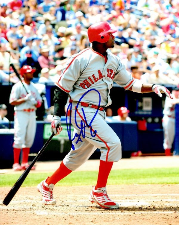 AUTOGRAPHED RYAN HOWARD 8X10 Philadelphia Phillies Photo
