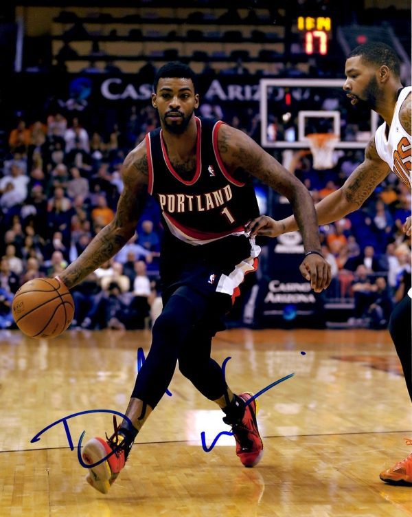 Autographed  DORELL WRIGHT 8X10 Portland Trail Blazers Photo