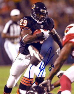 Autographed CHESTER TAYLOR 8X10  Chicago Bears Photo