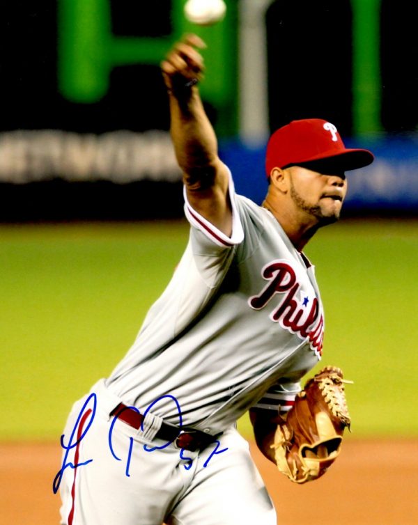 AUTOGRAPHED LUIS GARCIA 8X10 Philadelphia Phillies Photo