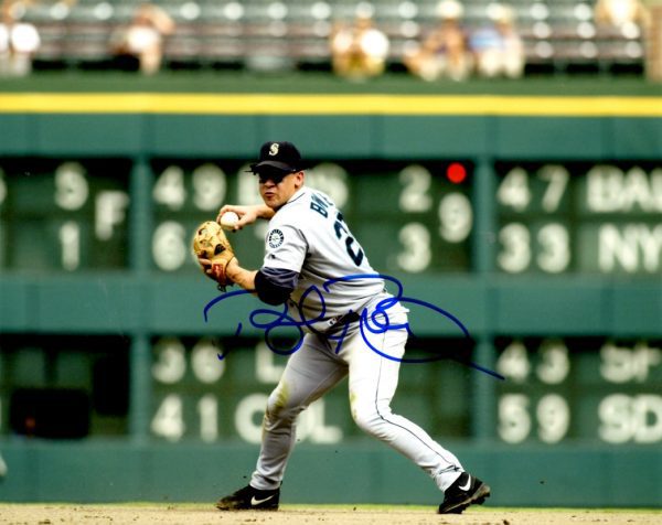 AUTOGRAPHED BRET BOONE 8X10 Seattle Mariners Photo