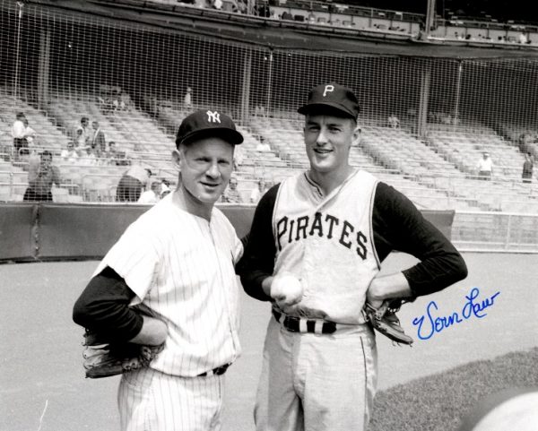 Autographed VERN LAW 8X10 Photo Pittsburgh Pirates