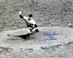 Autographed VERN LAW 8X10 Photo Pittsburgh Pirates