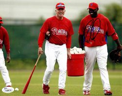 AUTOGRAPHED RYAN HOWARD 8X10 Philadelphia Phillies Photo