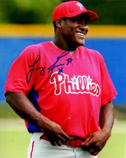 AUTOGRAPHED LARRY GREENE 8X10 Philadelphia Phillies Photo