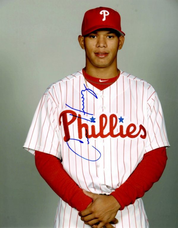 AUTOGRAPHED  CESAR HERNANDEZ 8x10 Philadelphia Phillies photo