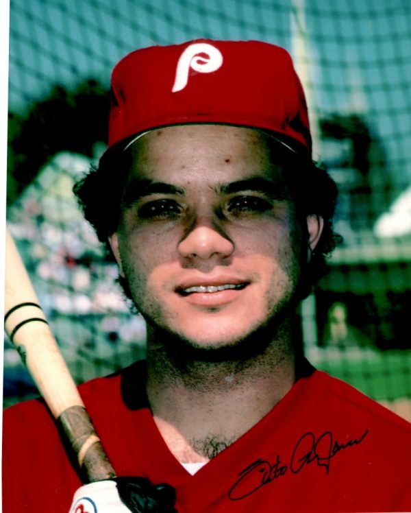 AUTOGRAPHED SIXTO LEZCANO 8X10 Philadelphia Phillies Photo