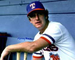 AUTOGRAPHED DOUG RADER 8X10 Texas Rangers Photo