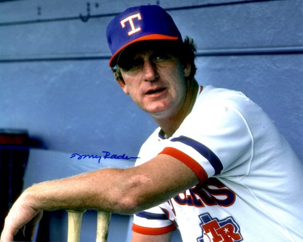 AUTOGRAPHED DOUG RADER 8X10 Texas Rangers Photo