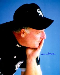 AUTOGRAPHED DOUG RADER 8X10 Chicago White Sox Photo