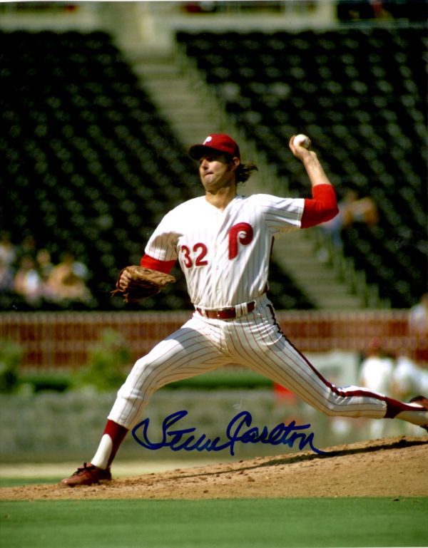 Autographed STEVE CARLTON 8X10 PHILADELPHIA PHILLIES photo