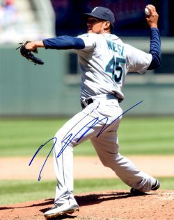 AUTOGRAPHED HECTOR NOESI 8X10 Seattle Mariners Photo
