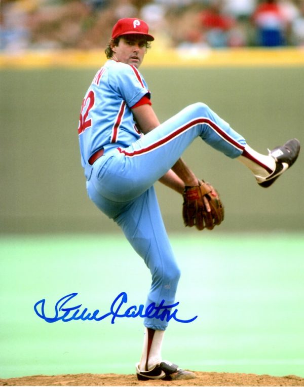 Autographed STEVE CARLTON 8X10 PHILADELPHIA PHILLIES photo