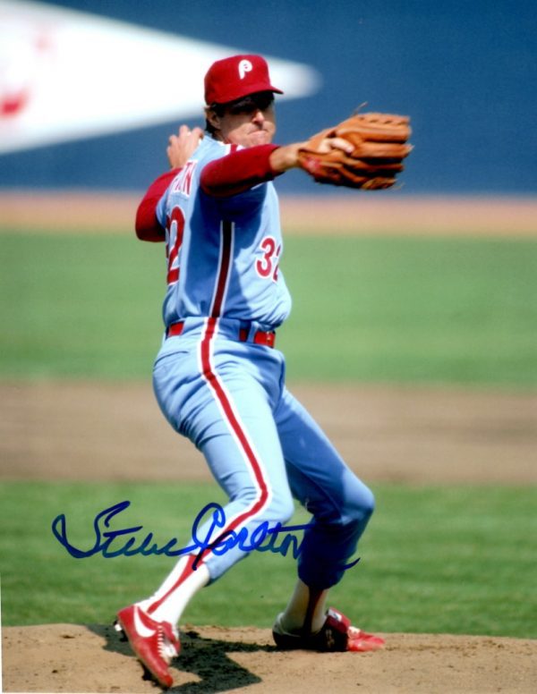 Autographed STEVE CARLTON 8X10 PHILADELPHIA PHILLIES photo