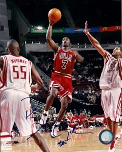 Autographed  BEN GORDON 8X10 Chicago Bulls Photo