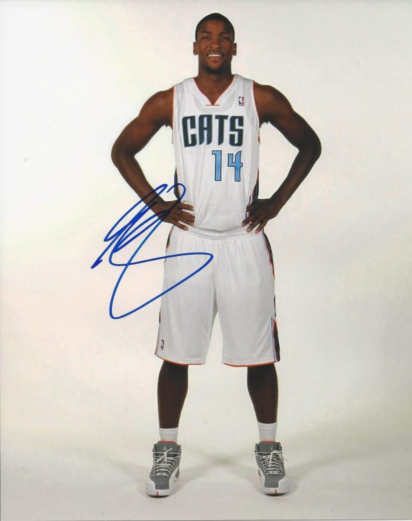 Autographed Michael Kidd-Gilchrist Charlotte Bobcats 8x10 photo