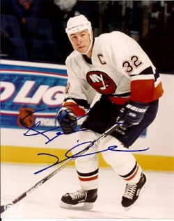 Autographed TREVOR LINDEN New York Islanders Photo