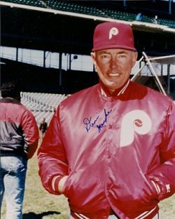 AUTOGRAPHED DENIS MENKE 8X10 Philadelphia Phillies Photo