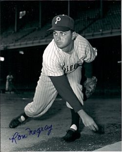 AUTOGRAPHED RON NEGRAY photo  Philadelphia Phillies