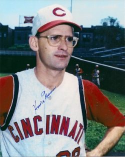 AUTOGRAPHED HOWIE NUNN 8X10 Cincinnati Reds Photo