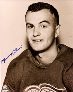Autographed MURRAY OLIVER Detroit Red Wings Photo