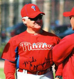 AUTOGRAPHED MIKE COMPTON photo  Philadelphia Phillies