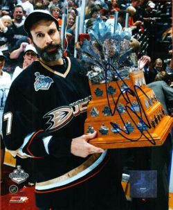 Autographed SCOTT NIEDERMAYER 8X10 Anaheim Ducks Photo