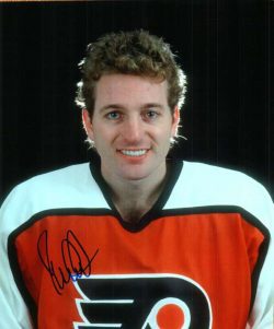 Autographed DAN QUINN 8X10 photo - Philadelphia Flyers