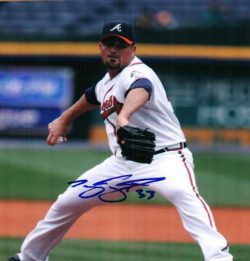 AUTOGRAPHED TYLER YATES Atlanta Braves photo