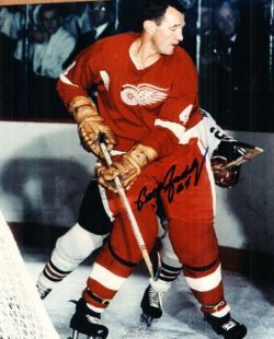 Autographed BILL GADSBY Detroit Red Wings Photo