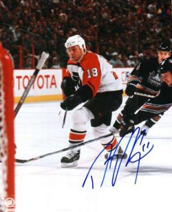 Autographed DAYMOND LANGKOW photo - Philadelphia Flyers
